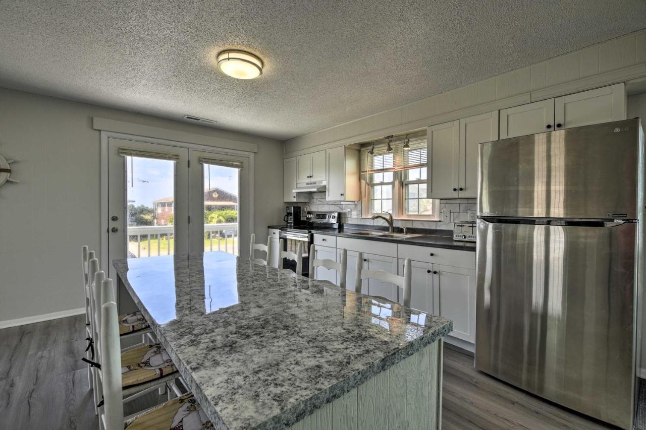 Oak Island Beach Abode With Deck Walk To Shore! Exterior photo