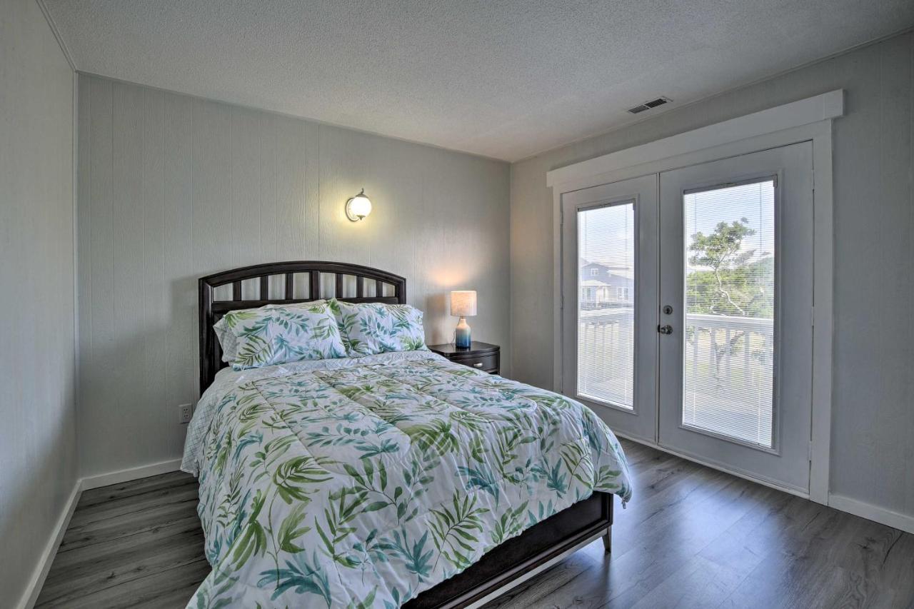 Oak Island Beach Abode With Deck Walk To Shore! Exterior photo